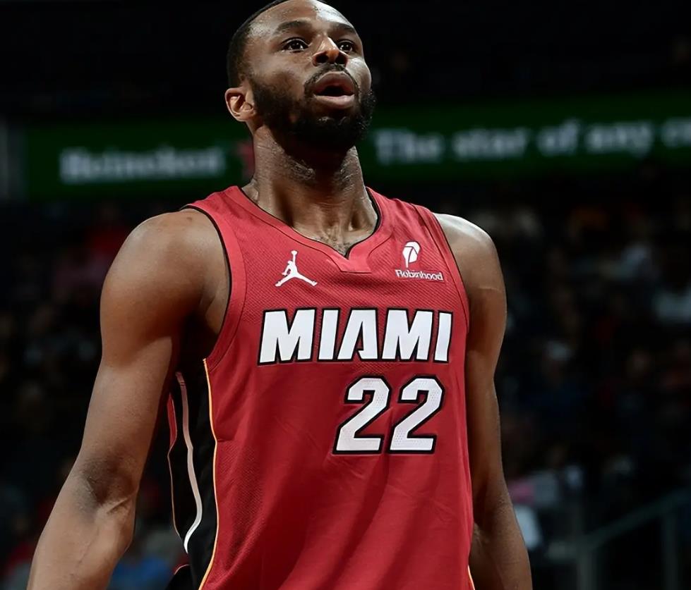 南宫体育入口-赛后体能课后，夏洛特黄蜂队长鼓劲备战欧超杯，管理层满意，资深球员宣示担当(大巴黎核心缺席欧超杯)